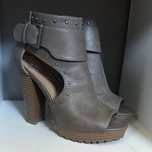 Stylish Gray Peep-Toe Ankle Boots